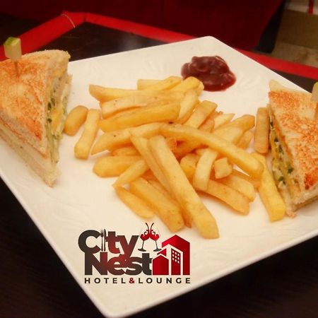 City Nest Hotel Ogombo Esterno foto