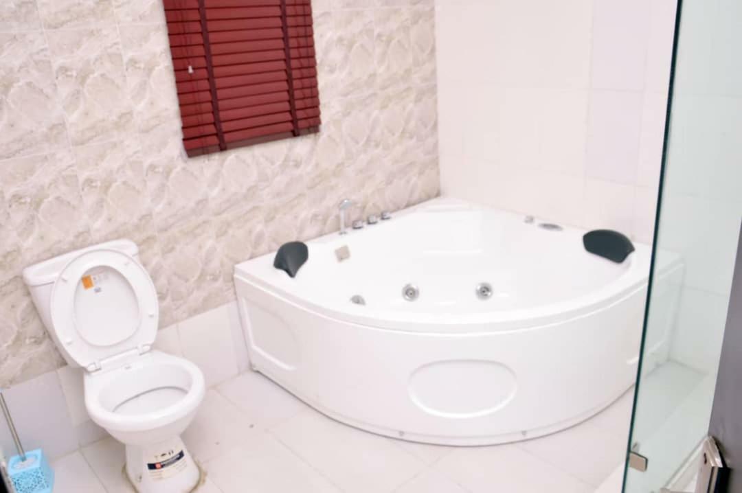 City Nest Hotel Ogombo Esterno foto
